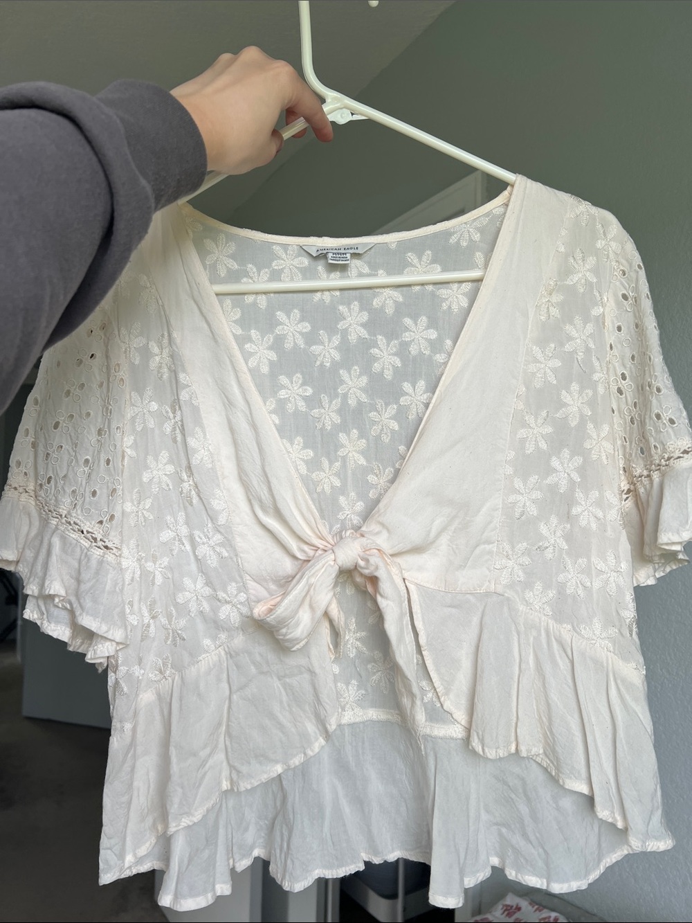 American Eagle Outfitters Cream Floral Embroidered Tie-Front Blouse